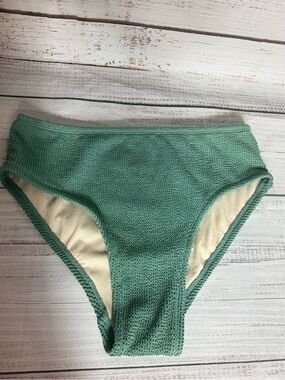 Kona Sol Green Bikini Bottoms NWOT never worn Size M